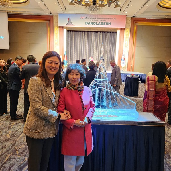 Vice Chairperson Joy Cho of The Korea Post media (right) poses with Managing Director Ms. Cho Dana of Ticon System Limited at a reception hosted by the Embassy of Bangladesh at Lotte Hotel in Seoul on March 27, 2023.