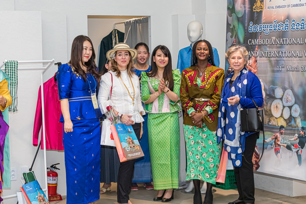 Ambassador Chring Botum Rangsay of Cambodia is flanked on the left by Chairperson Kim Jiyoung of GCEL and the spouse of the ambassador of Panama.At far right is the spouse of the ambassador of Ecuador with the spouse of the ambassador of Tanzania (second from right).
