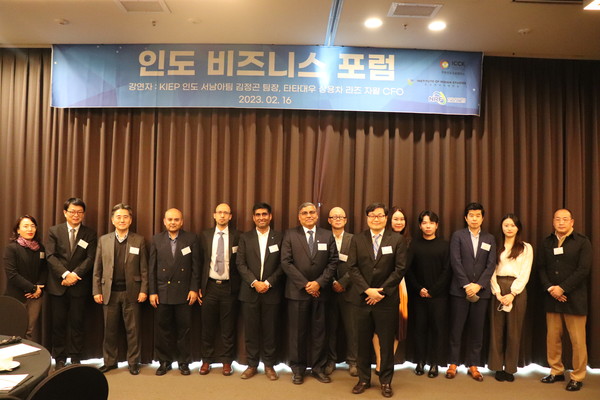 Chairperson Kim of GCEL (10th from left) poses with the important participants in the India Business Forum on Feb. 16, 2023.