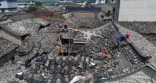 An old house is being repaired in Chi'an village, Chishou township, Songyang county, east China's Zhejiang province. (Photo from the website of the housing and construction bureau of Lishui, Zhejiang province)