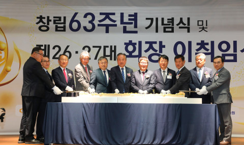 한국전기공사협회가 충북 오송 신사옥에서 협회 창립 제63주년 기념식 및 제26⋅27대 회장 이취임식을 개최했다