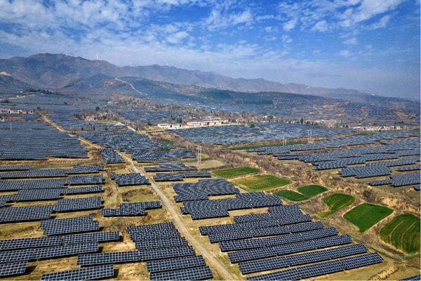Photo shows a photovoltaic project in Ruicheng county, north China's Shanxi province. (Photo by Liu Baocheng/People's Daily Online)