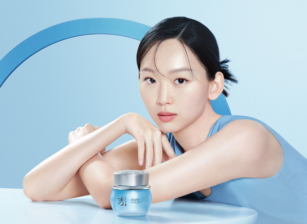 LG생활건강은 한방 화장품 브랜드 ‘수려한’의 새로운 모델로 배우 진기주를 발탁했다.