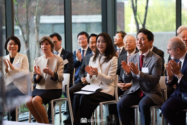 First lady Kim Keon-hee (third from left) on April 15 applauds at the opening ceremony for the French Embassy in Seoul. / Courtesy of the Office of the President