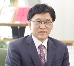 Prof. Kim Jong-do, director of the Center for Middle East and Islamic Studies, Korea University