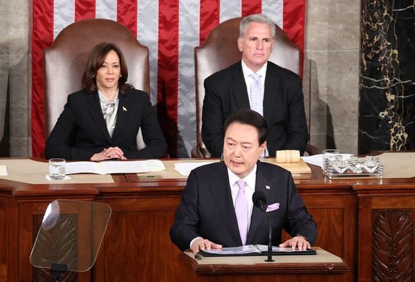 President Yoon Suk-yeol, who is on a state visit to the U.S., speaks at a joint meeting of the U.S. House of Representatives at the Capitol in Washington, D.C. on April 27 (local time).