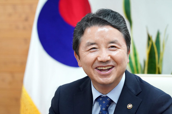 Nam Sung-hyun, minister of Korea Forest Service