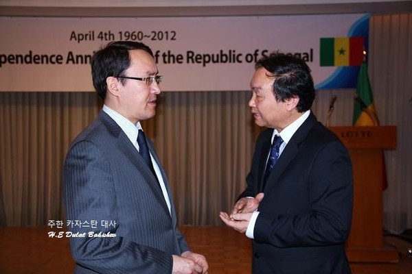 Ambassador Dulat Bakishev of Kazakhstan in Seoul interviewed by Chairman Shin of ICFW.