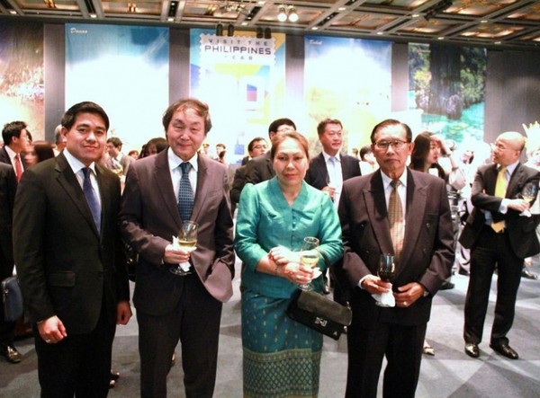 Ambassador and Mrs. Khamsouay Keodalavong in Seoul (right and second from right) pose with Chairman Shin of the ICFW.