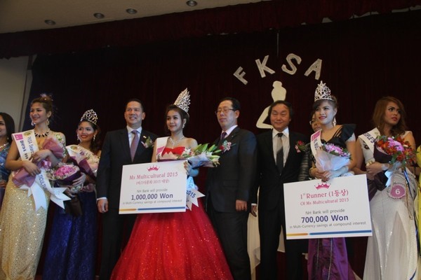 Ambassador Raul S. Hernandez of the Philippines (third from left), Chairman Shin of the ICFW and other dignitaries attending the FKSA charity event meeting.