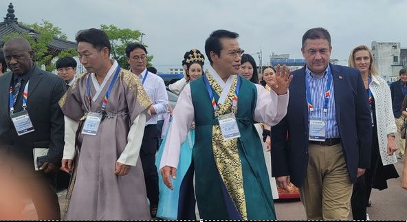 Mayor Choi Kyung-sik of the Namwon City and Ambassador Murat Damer of Turkey (center and right) walk to the opening ceremony site of the 2023 Chunghyang Festival in Namwon City, Jeollabuk-do on May 26, 2023.