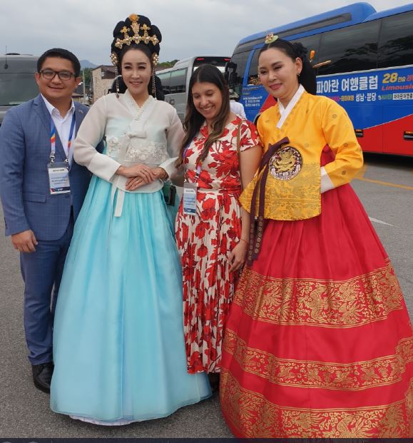 Cultural Attache Mme. Ana Patricia Castillo of Panama and 3rd Secretary of Panama Anto (far left and third from left) pose for the camera with beautiful young women of the Namwon City who performed the role of Chunhyang throughout the celebration in Namwon.