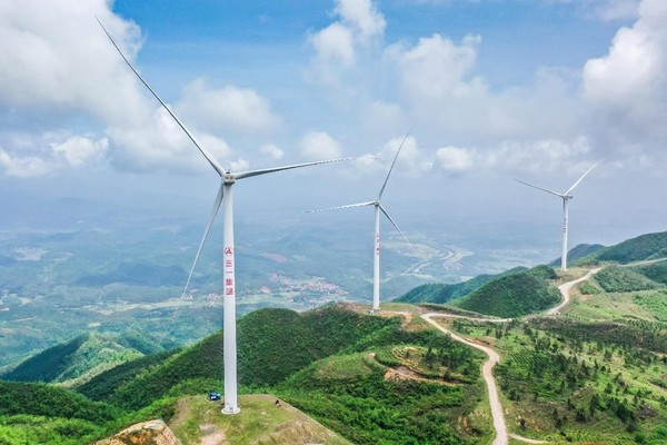 Wind turbines are seen in Lanshan county, Yongzhou, central China's Hunan province. (Photo by Peng Hua/People's Daily Online)