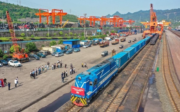 Photo shows an automated container terminal in Qinzhou, south China's Guangxi Zhuang autonomous region. (Photo by He Huawen/People's Daily Online)