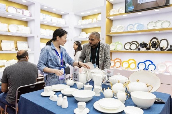 Foreign merchants negotiate with staff members of a Chinese porcelain manufacturer at the 133rd China Import and Export Fair, also known as the Canton Fair, held in Guangzhou, south China's Guangdong province, April 23, 2023. (Photo by Xu Huasen/People's Daily Online)
