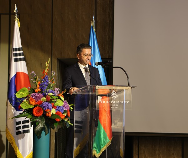 Ambassador Ramin Hasanov of the Republic of Azerbaijan in Seoul delivers a speech at the National Day reception at the four Seasons Hotel in Seoul on May 30.