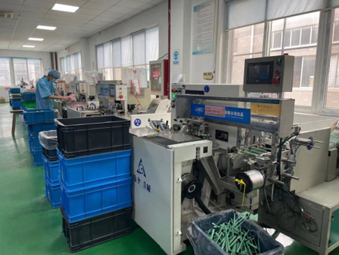 Photo shows a workshop of a toiletry manufacturer in Hangji township, Yangzhou, east China's Jiangsu province. Some of the toothbrushes manufactured by the company are made of starch and wheat straws. (Photo from the official account of the Yangzhou Biodiverse and Sci-Tech City on WeChat)