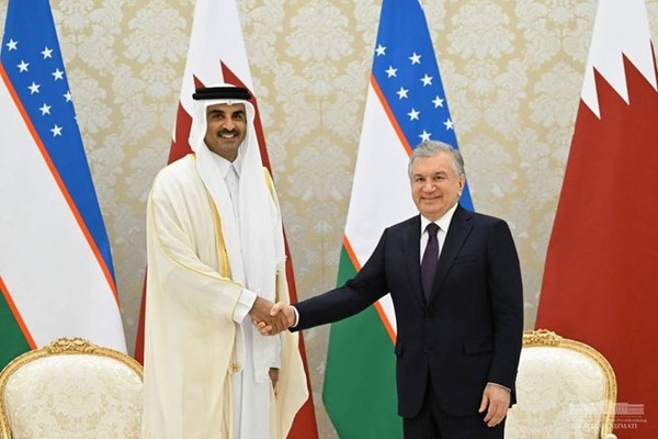President of the Republic of Uzbekistan Shavkat Mirziyoyev and the Amir of the State of Qatar Sheikh Tamim bin Hamad Al Thani, Samarkand, June 6.