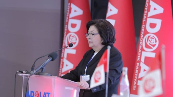 Robakhon Mahmudova, the presidential candidate from the Social Democratic Party of Uzbekistan “Adolat”, introduced the main directions of her pre-election program to the delegates
