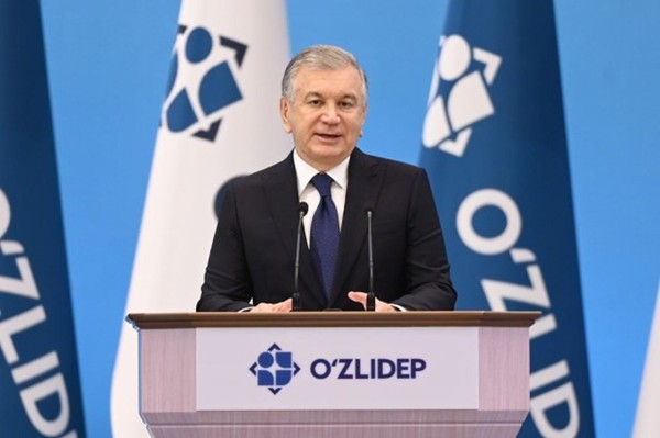 Shavkat Mirziyoyev, the presidential candidate from the Liberal Democratic Party of Uzbekistan, introduced the main directions of his pre-election program to the delegates