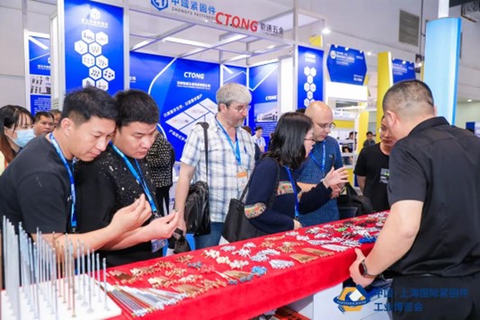 Chinese and foreign purchasers visit the International Fastener Show China 2023 in Shanghai, May 22. (Photo from afastener.com)