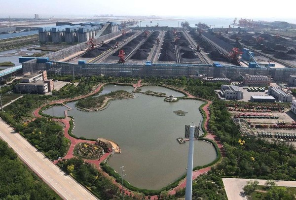 Photo shows an artificial lake in the Huanghua port, north China's Hebei province. (Photo by Fu Xinchun/People's Daily Online)
