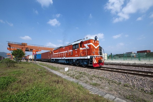 A fully loaded China-Europe freight train departs from Yiwu, east China's Zhejiang province, for Central Asian countries, April 21, 2023. (Photo by Hu Xiaofei/People's Daily Online)