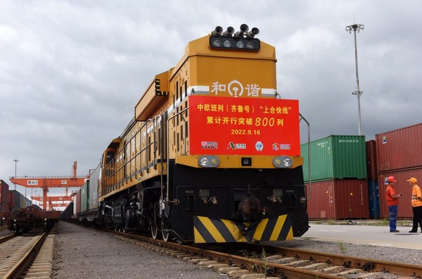 A China-Europe freight train loaded with various kinds of goods departs from the multimodal transport center in the China-Shanghai Cooperation Organization (SCO) Local Economic and Trade Cooperation Demonstration Area (SCODA) in Qingdao, east China's Shandong province, Sept. 16, 2022. It marks the cumulative number of "Qilu" China-Europe freight trains from the SCO zone exceeding 800 since it was launched in April 2020. (Photo by Wang Zhaomai/People's Daily Online)