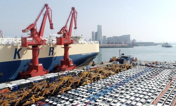 Vehicles are about to be exported to Africa from Qingdao, east China's Shandong province, June 5, 2022. (Photo by Zhang Jingang/People's Daily Online)