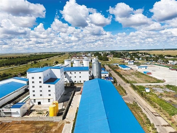 Photo shows a logistics and processing center of agricultural products owned by Chinese grain and oil industrial group Aiju in Kazakhstan. (Photo from the official web site of the SCO demonstration base for exchange and training on agricultural technologies)