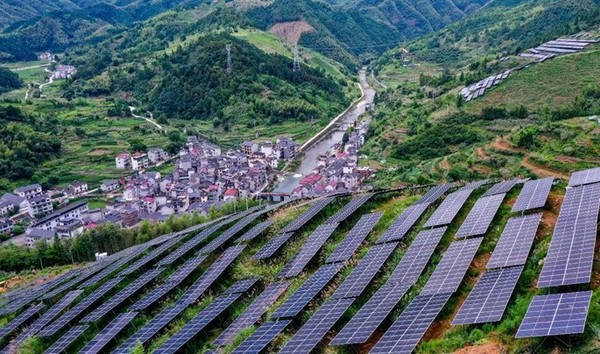 Photo shows a centralized agriculture-complementary photovoltaic power generation project in Zhangcun village, Chun'an county, Hangzhou city, capital of east China's Zhejiang province. (Photo by Yang Bo/People's Daily Online)