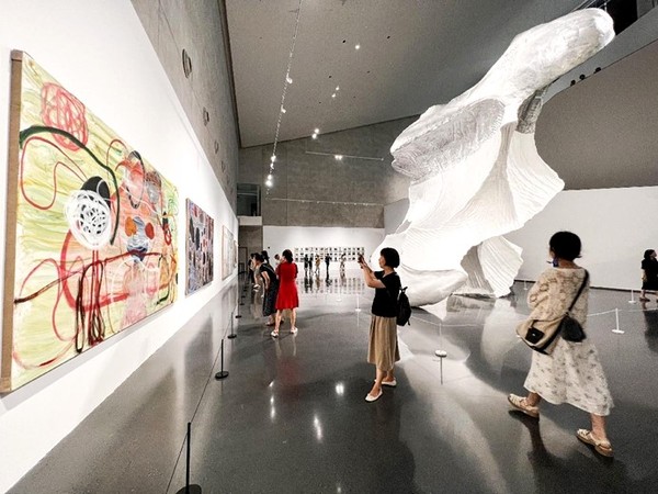 People visit the "Time Gravity - 2023 Chengdu Biennale" exhibition in Chengdu, southwest China's Sichuan province, July 17. (Photo by Xie Minggang/People's Daily Online)