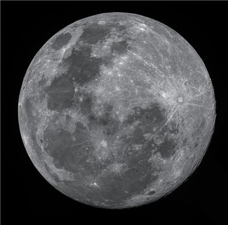 제28회 천체사진공모전 수상작인 보름달