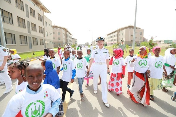 Local primary school students visit the PLA support base in Djibouti, May 2018. (Photo by Tan Longlong)