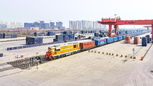 A freight train carrying 165 vehicles in 55 containers departs from Harbin, northeast China's Heilongjiang province, April 16, 2023. The train is expected to reach Europe via Manzhouli, China's largest land port. (Photo by Yuan Yong/People's Daily Online)