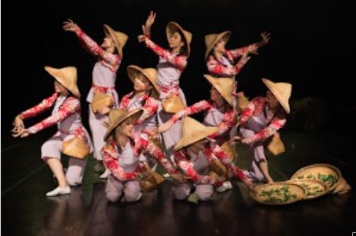 Traditional dance in Taiwanese