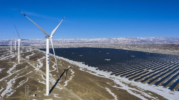 Photo shows a wind-solar farm in northwest China's Xinjiang Uygur autonomous region. (Photo by Li Huabei/People's Daily Online)