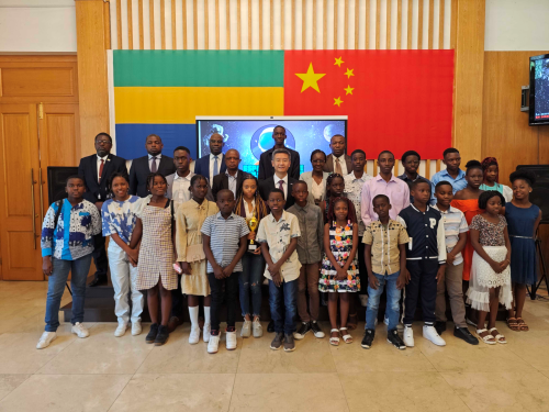An awarding ceremony is held in the Chinese Embassy in Gabon to honor the winners of the "My Dream" painting competition for African youth. (Photo courtesy of the Chinese Embassy in Gabon)