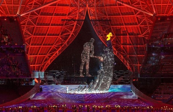 Olympic champion swimmer Wang Shun and a digital torchbearer jointly light the Asian Games cauldron at the opening ceremony of the Hangzhou Asian Games, Sept. 23, 2023. (Photo by Zhang Yongtao/People's Daily Online)