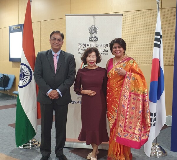H.E Armit Kumar, Ambassador of India to Korea, and Mrs Surabhi Kumar, Ambassador's wife, posed with The koreapost vice-chairman Joy cho