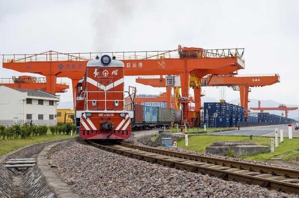 A China-Europe freight train carrying 110 twenty-foot equivalent unit containers of goods departs from Jinhua, east China's Zhejiang province, for Central Asian countries, Oct. 6, 2023. (Photo by Hu Xiaofei/People's Daily Online)