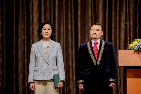 Ambassador  of Kazakhstan Nurgali Arystanov and Vice Minister  for Climate Change of the Ministry of Foreign Affairs of Korea Ms. Kim Hyo-eun on the stage of the reception venue at the Lotte Hotel in Seoul