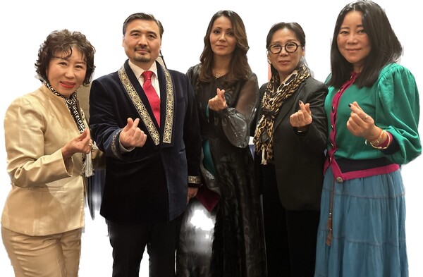 Ambassador and Mrs. Nurgali Arystanov of the Repulbic of Kazakhstan (2nd and 3rd from left, respectively) pose with Vice Chairperson Joy Cho of The Korea Post media (far left) and other guests at the National Day celebration of Kazakhstan.