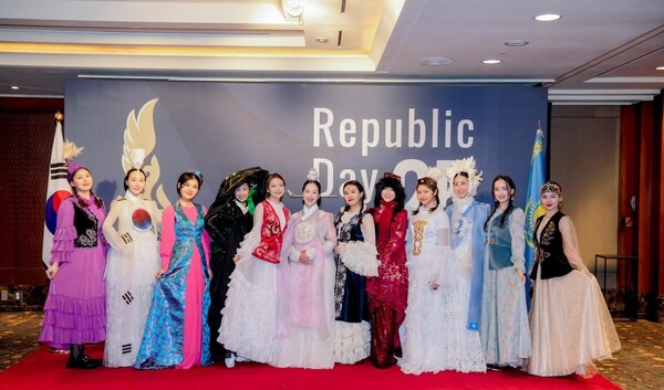 Shapely Kazakh ladies clad in both Kazakh and Korean costumes greet the guests at the entrance of the reception venue at the Lotte Hotel in Seoul
