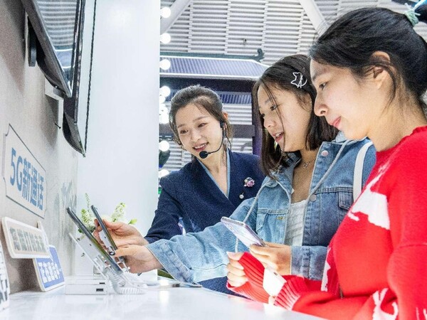 Visitors experience 5G New Calling at the Light of Internet Expo of the 2023 World Internet Conference Wuzhen Summit in Wuzhen, east China's Zhejiang province, Nov. 7, 2023. (Photo by Zhai Huiyong/People's Daily Online)