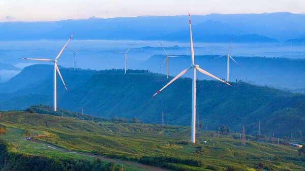 Photo shows a wind farm in Jiyuan, central China's Henan province. (Photo by Li Peixian/People's Daily Online)