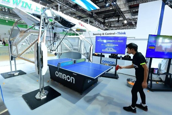 Table tennis coaching robot FORPHEUS is exhibited at the booth of Omron at the sixth China International Import Expo, Nov. 6. (Photo by Ji Haixin/People's Daily Onl