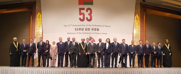 Ambassador Zakariya Hamed Hilal Al Saadi of the Sultanate of Oman and Vice Minister Kim Oh-Jin of Land, Infrastructure & Transport of Korea (10th and 12th from left, respectively) pose with the ambassadors of many countries of the world on the stage who attended the gala reception in celebration of the 53rd National Day of the Sultanate of Oman at the Lotte Hotel in Seoul on Nov. 20, 2023.