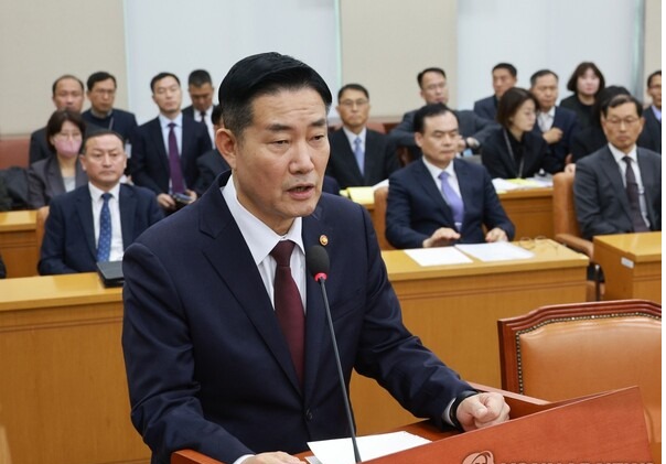 Defense Minister Shin Won-sik speaks during a parliamentary session held at the National Assembly on Nov. 23, 2023.