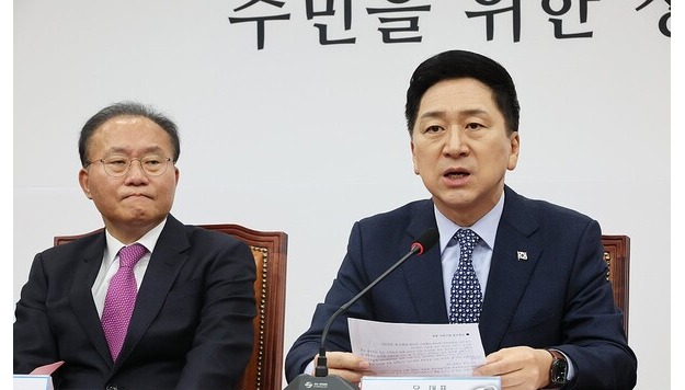 Rep. Kim Gi-hyeon, the leader of the ruling People Power Party, speaks in a leadership meeting held at the National Assembly in Seoul on Nov. 23, 2023.
